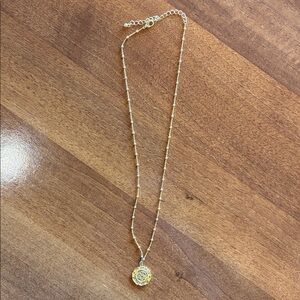 Elegant Gold Pendant Necklace